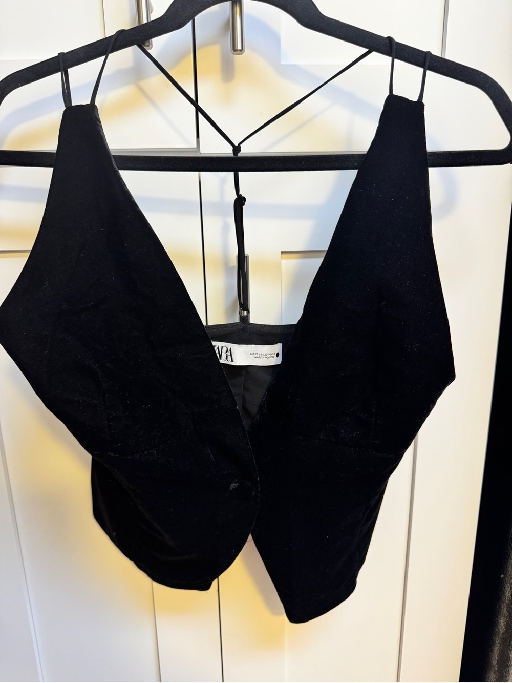 Zara Black Velvet V‑Neck Crop Cami